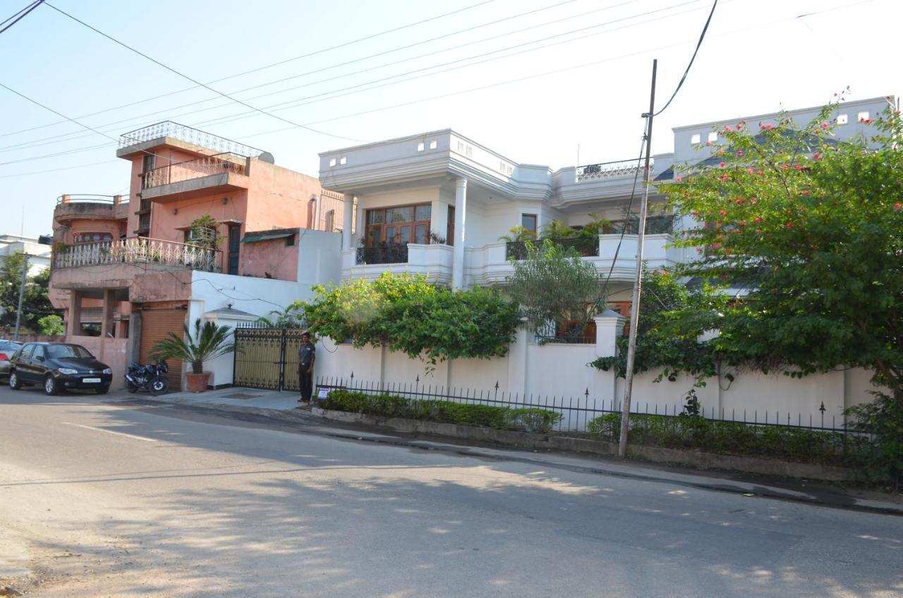 Sandy'S Homestay 贾姆穆 外观 照片